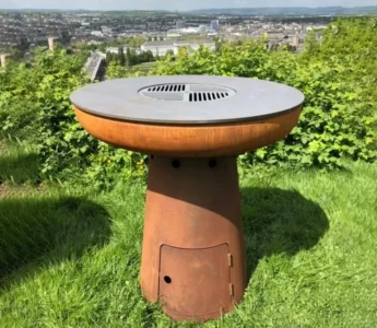 Barbeque Grill Outdoor Charcoal Smoker Fire Grill Corten Steel BBQ with Circle Plancha