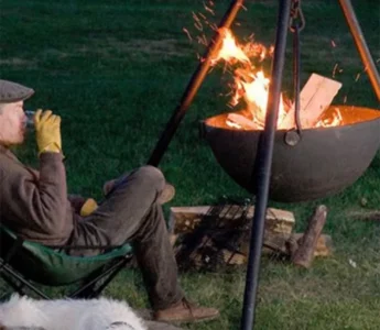 Cast Iron Corten Detachable Charcoal BBQ Balcony Fire Bowl Swivel Grill Designs Burner Hanging Brazier Fire Pit