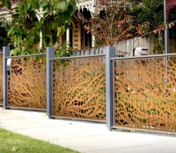 Cheap Metal Garden Screen Fencing Trellis Panels Courtyard Decorative Farm Used Garden Fences for Sale 3D Modelling Included