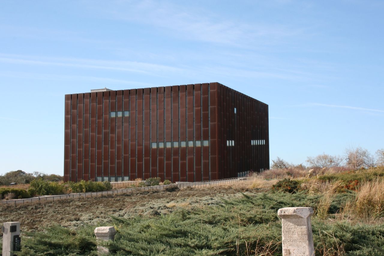 Final assembly of custom corten steel products inside the factory