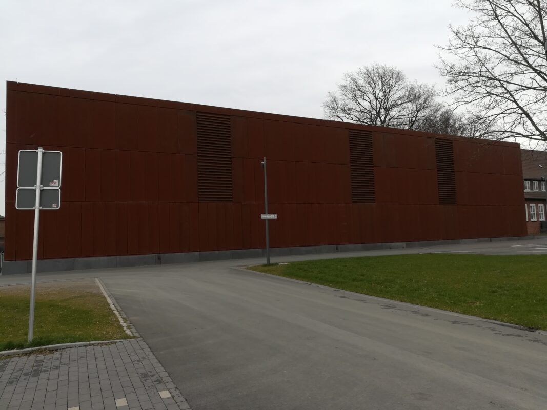 Real Corten steel facade panels with weathered patina for Netherlands rain and wind specification