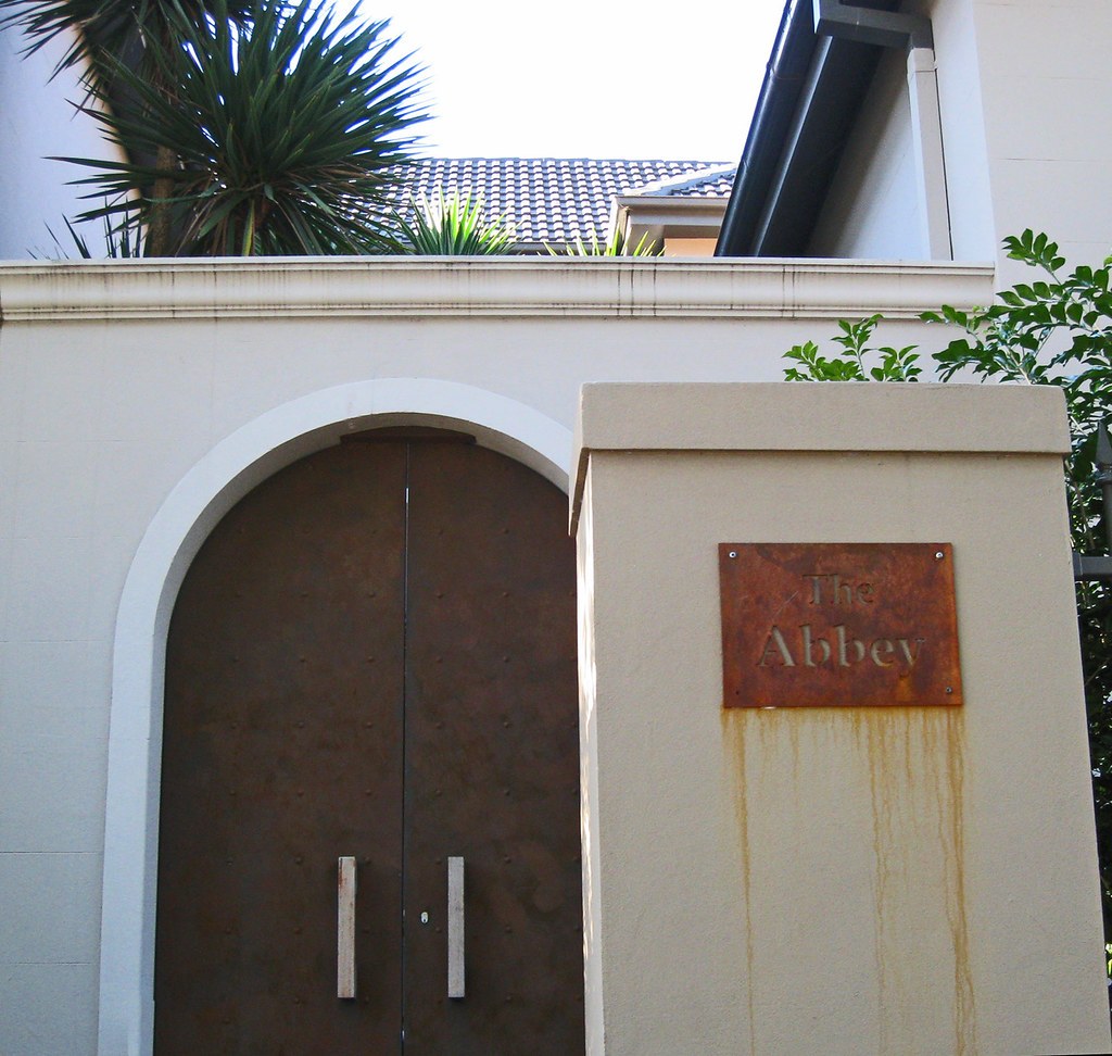 Weathering steel surface and drainage reference for UAE Saudi landscape edging