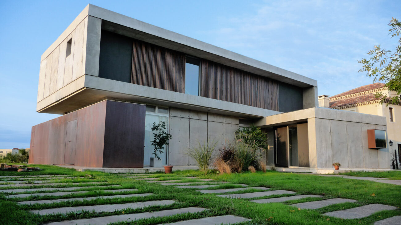 Real corten steel surface and landscape element detail for tropical water feature and edging specification
