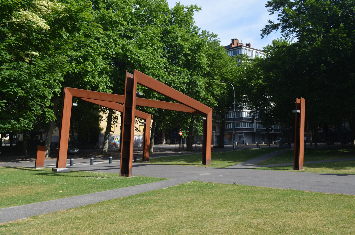 Real corten steel outdoor sculpture and screen form suited to Middle East landscape and public realm projects